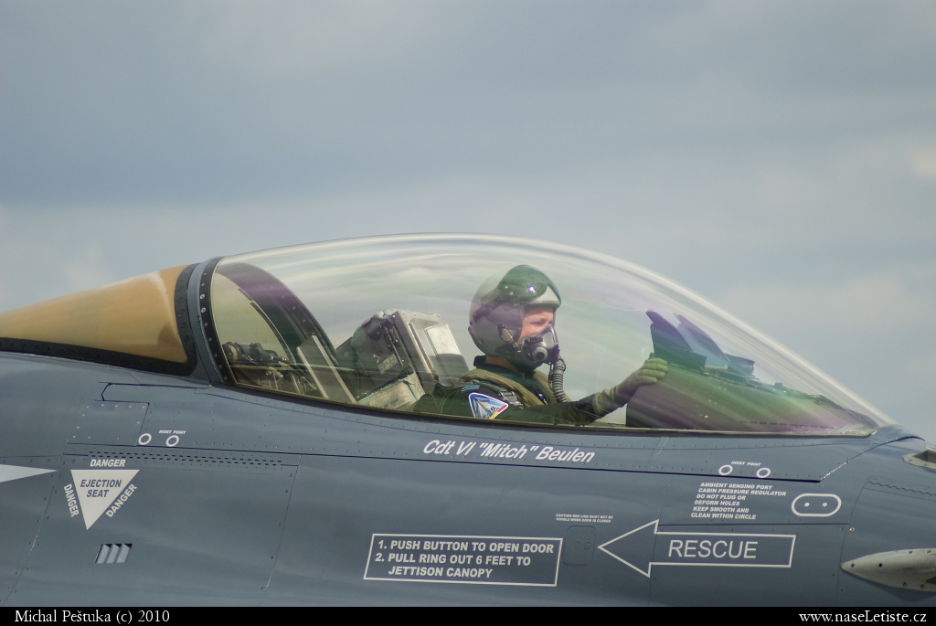 Fotografie F16 Fighting Falcon, neznámá