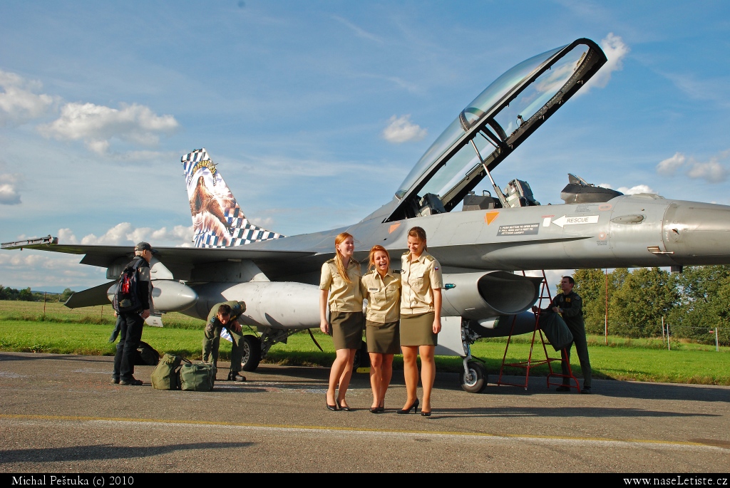 Fotografie F16 Fighting Falcon, neznámá