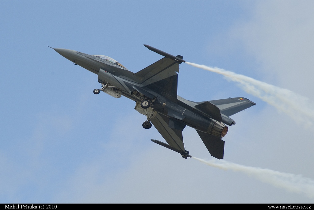 Fotografie F16 Fighting Falcon, neznámá