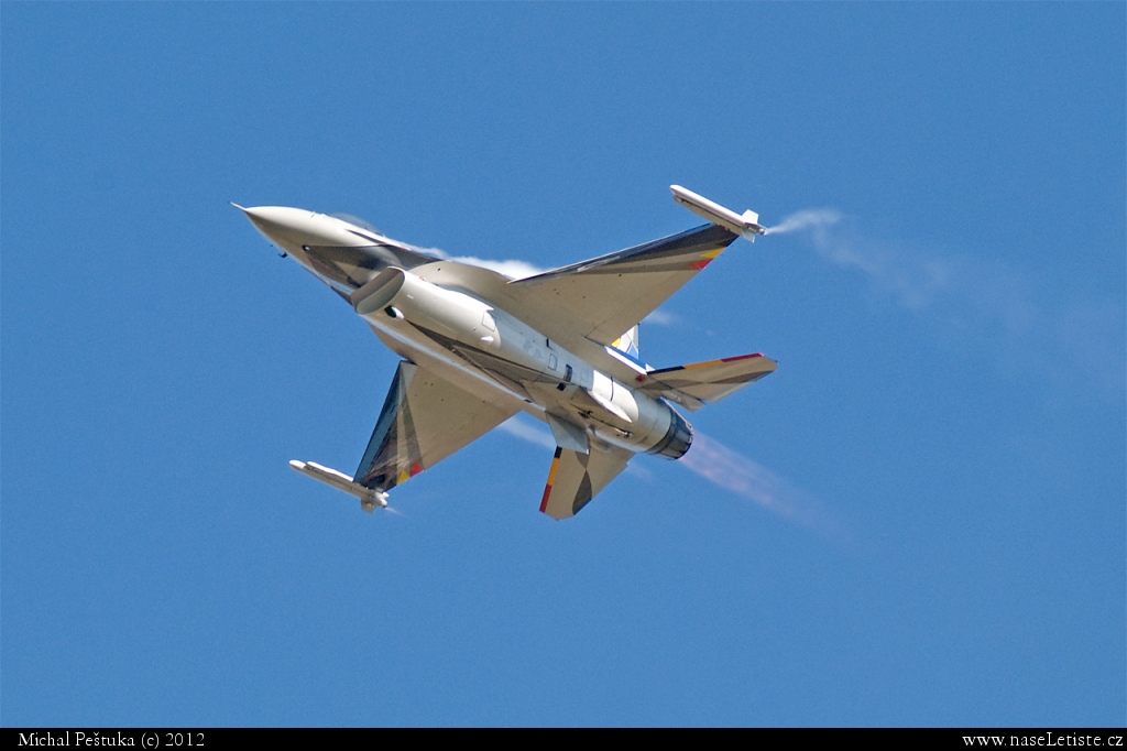 Fotografie F16 Fighting Falcon, neznámá