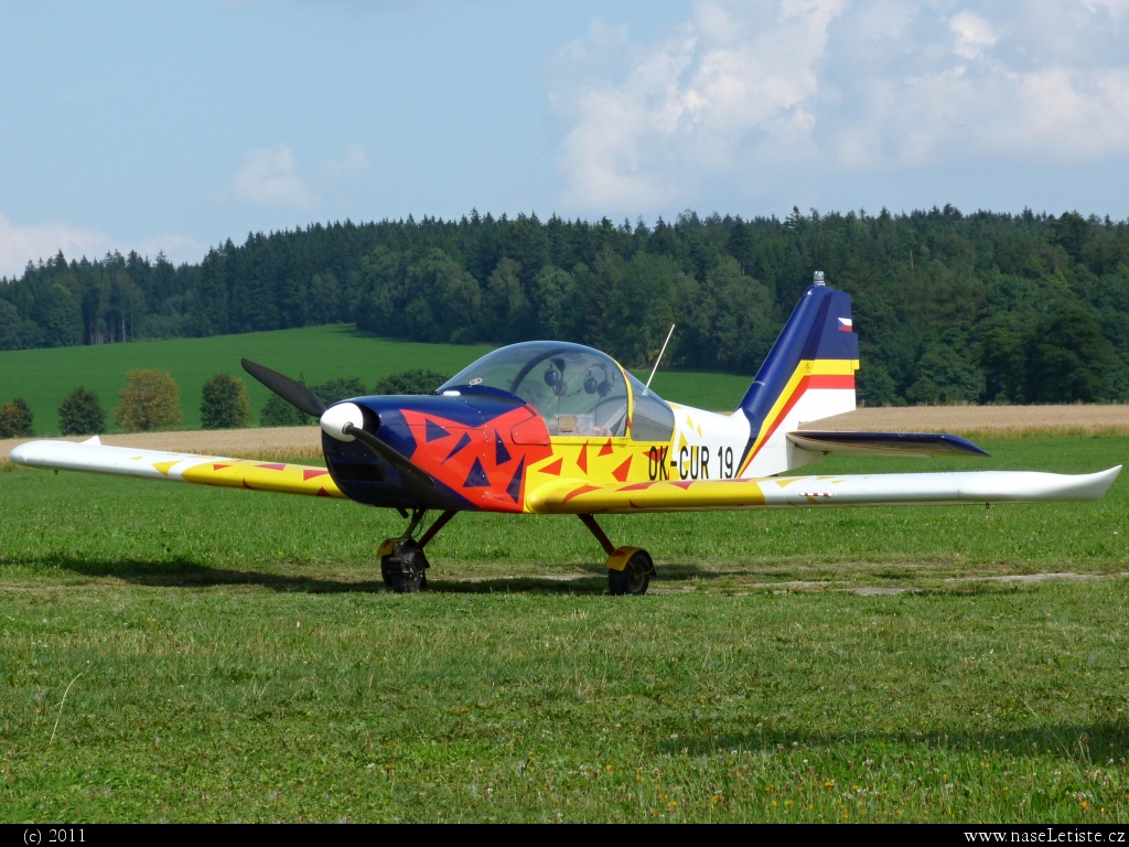 Fotografie P-220 Koala, OK-CUR19