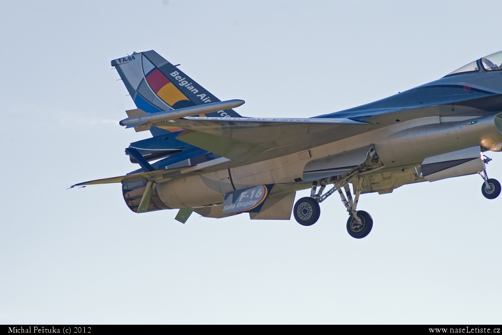 Fotografie F16 Fighting Falcon, neznámá