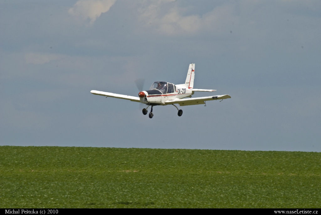 Fotografie Zlín Z-42, OK-ZSF