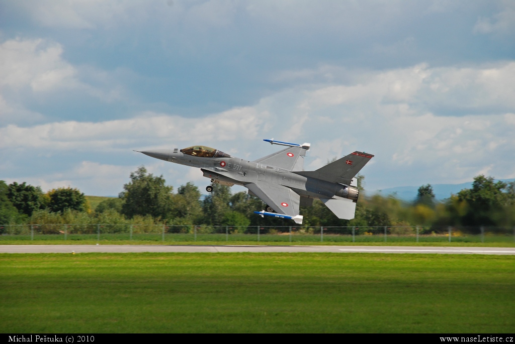 Fotografie F16 Fighting Falcon, neznámá