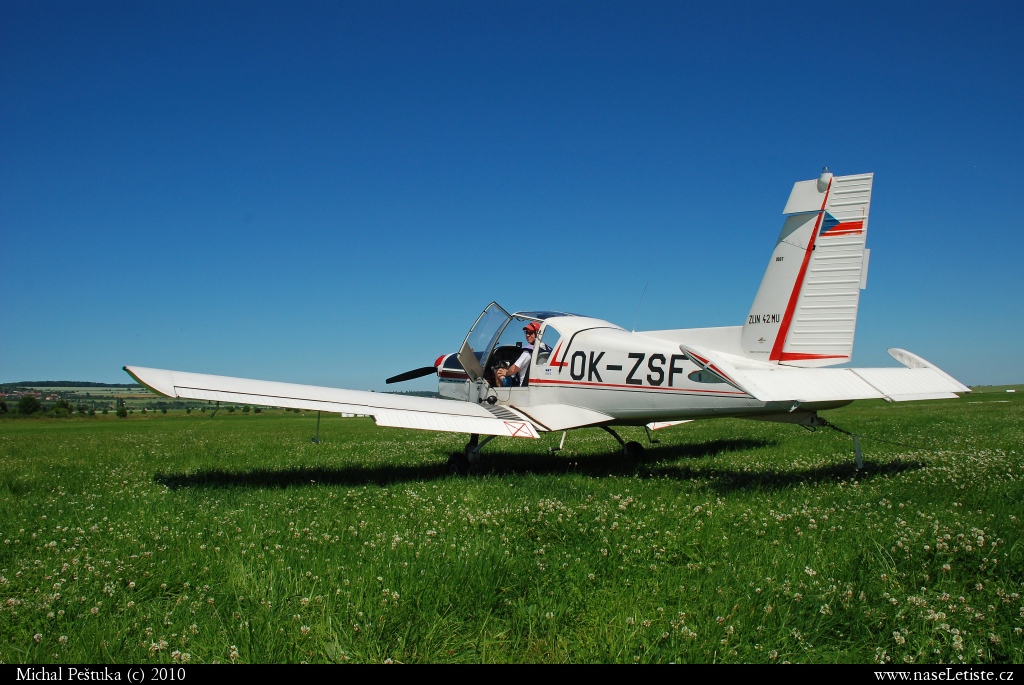 Fotografie Zlín Z-42, OK-ZSF