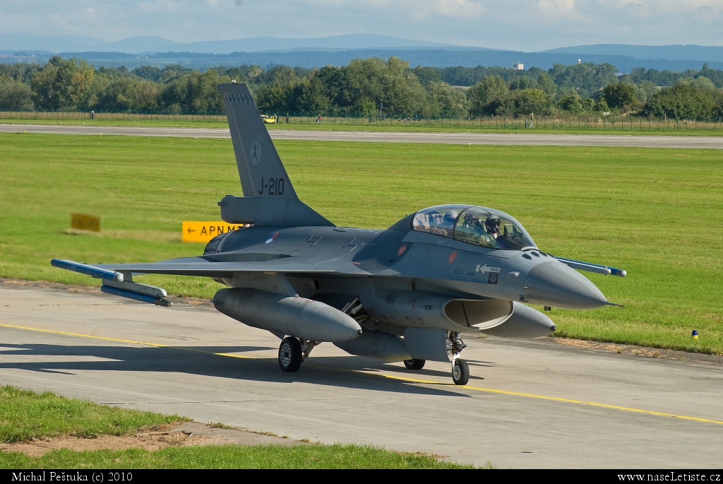 Fotografie F16 Fighting Falcon, neznámá