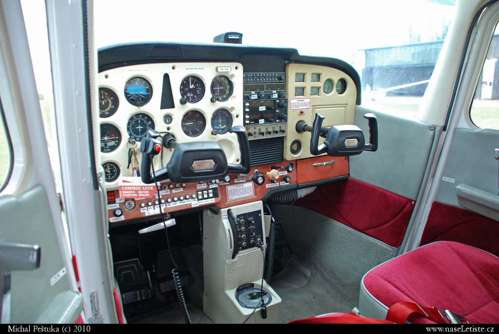 Fotografie Cessna 172, OK-FIK