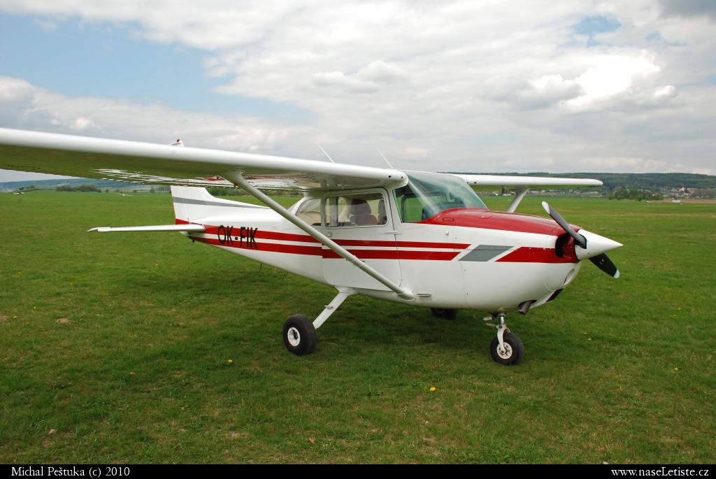 Fotografie Cessna 172, OK-FIK